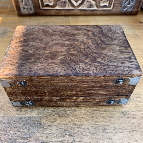 Carved Mango Wood Brass Mystic Triquetra Celtic Knot Artisan Trinket Storage Box - Picture 6 of 10